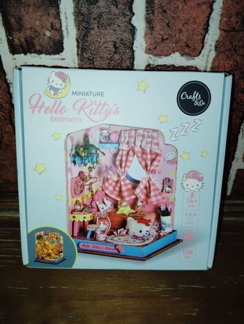 Coffret chambre miniature Hello Kitty 136 pièces Sanrio 