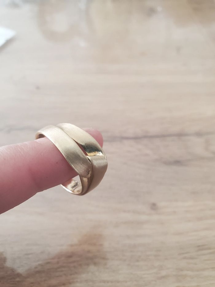 Bague anneau géométrique torsadée dorée neuve