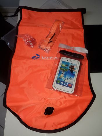 Bouée de natation avec lumière et étui de téléphone