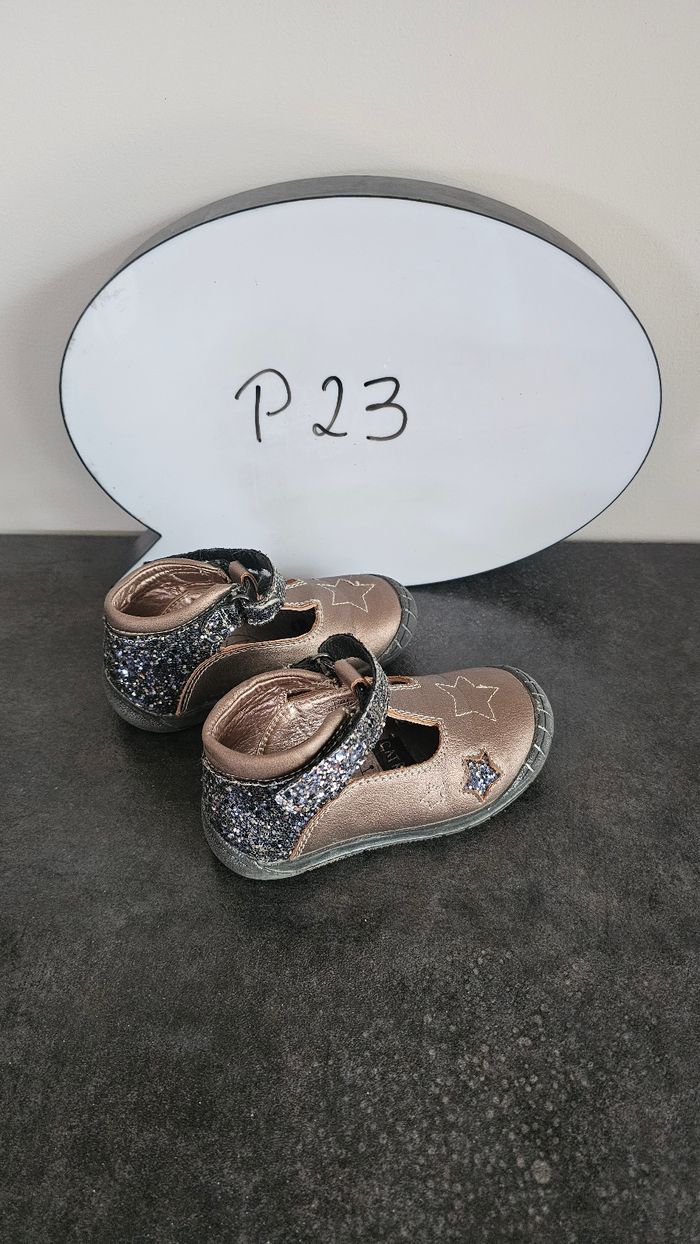 Chaussure 👧🏽 P23 - photo numéro 2