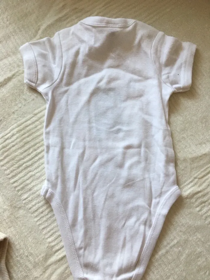 Body bébé 3-6 mois - photo numéro 2
