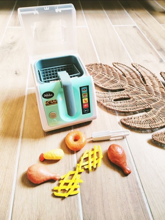 🍟 Dinette friteuse sonore et lumineuse avec divers aliments en plastique