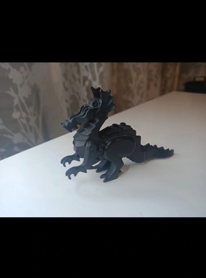 Personnage minifigurine LEGO dragon noir sans aile