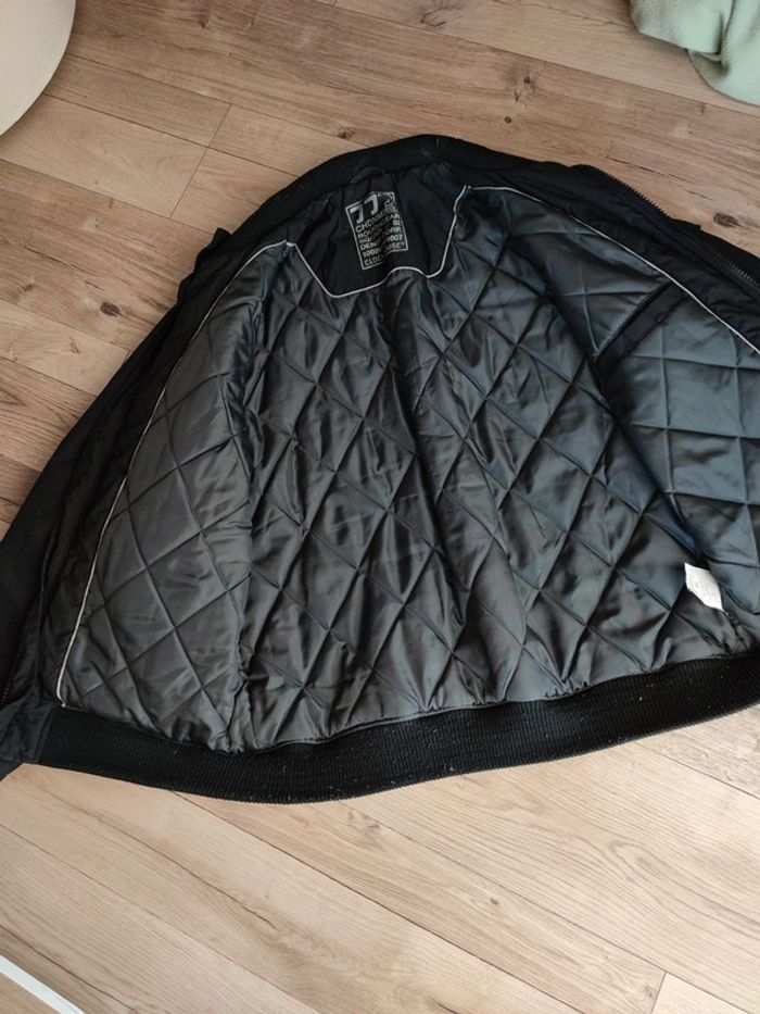Veste noire - photo numéro 4