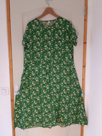 Robe florale vert chrysanthèmes 44