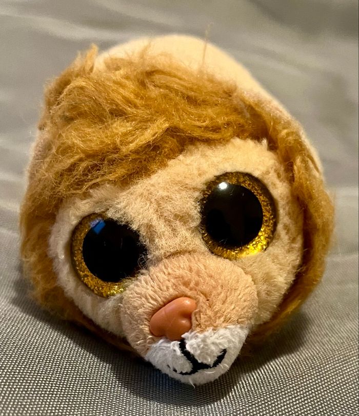 Lion en peluche TY format boule - Très bon état