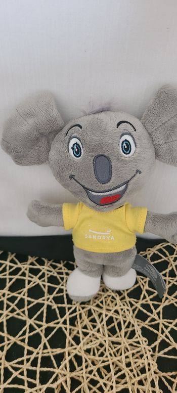 Doudou Peluche Camping Sandaya Koala Gris T-shirt Jaune