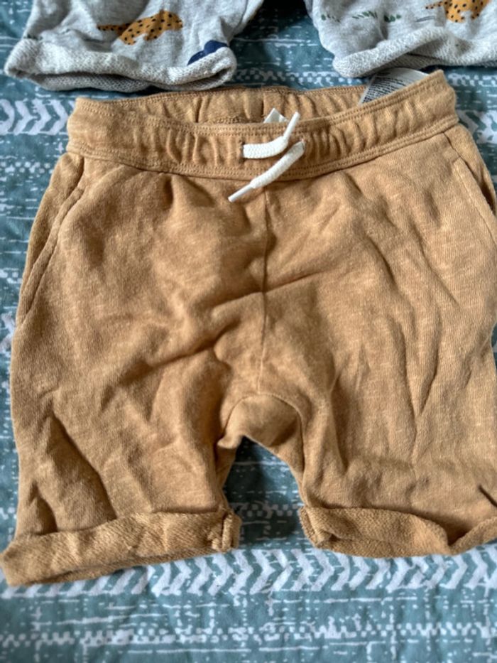 Lot 2 short hm 12\18 mois très bon état - photo numéro 3