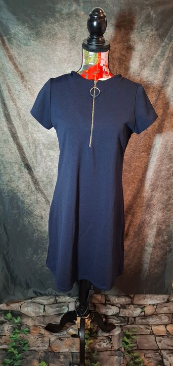 Robe bleu marine coupe droite élégante