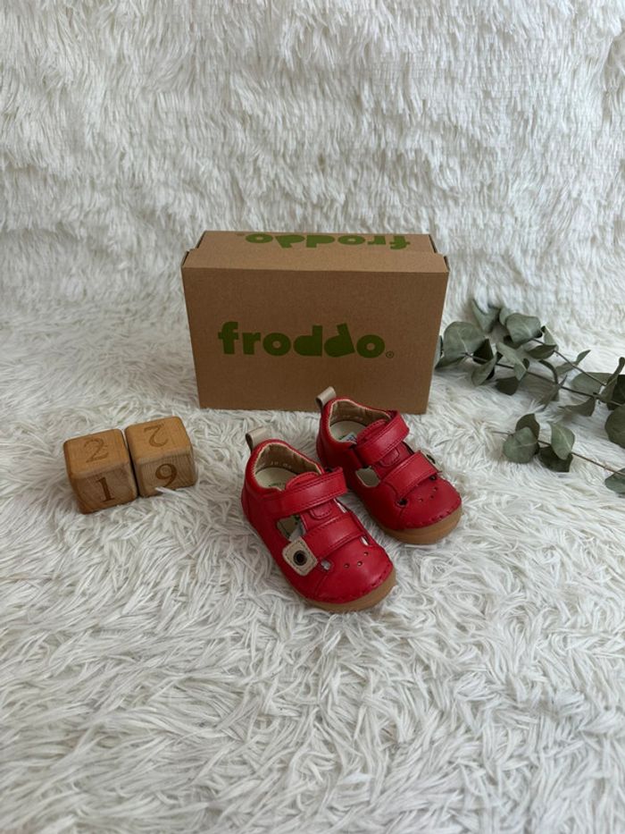 Paire de sandales cuir rouge Froddo taille 19