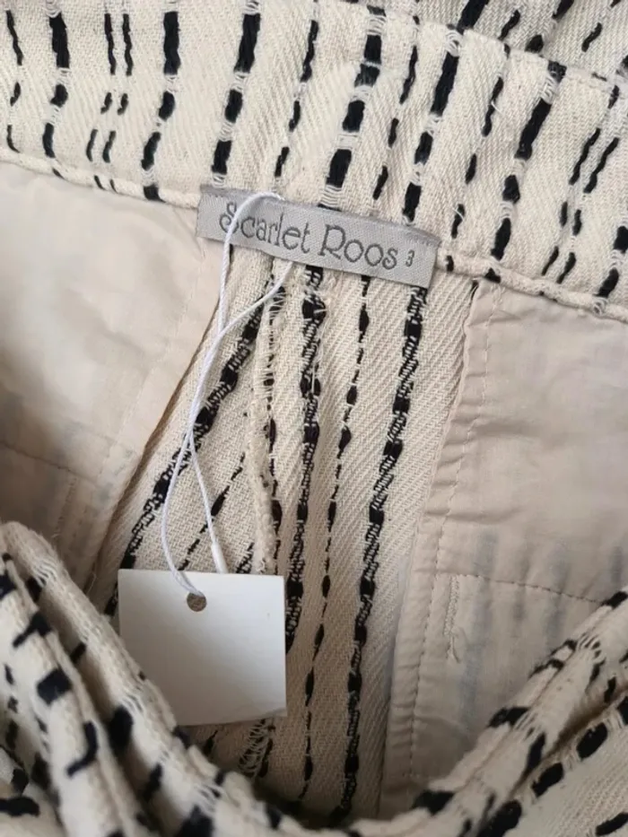 Short Scarlet Roos neuf ,coupe droite large ,taille haute ,ceinture ,100 % coton - photo numéro 10