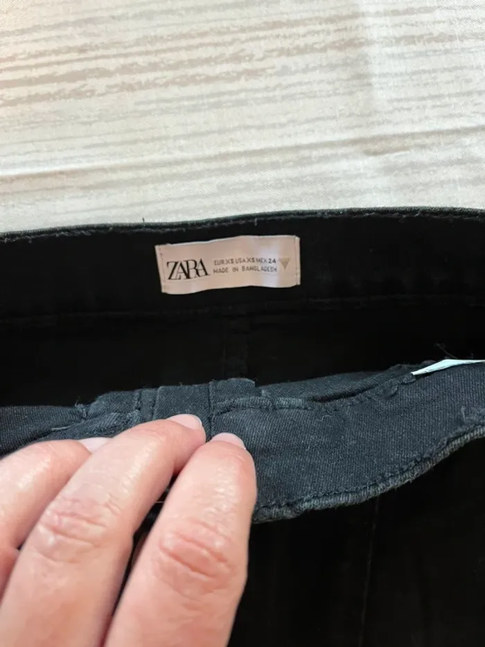 Jupe noire Zara en XS - photo numéro 2