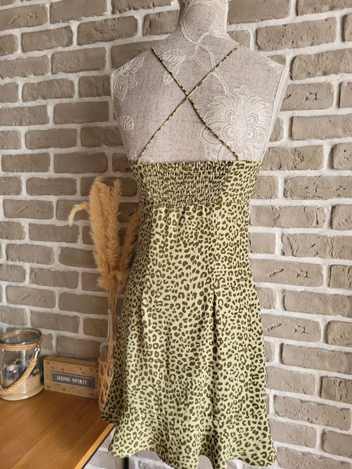 Robe à fines bretelles croisées imprimé léopard vert kaki Zara - Neuve - photo numéro 10