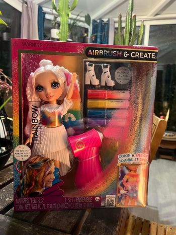 Rainbow high airbrush create blanche neuf scellé