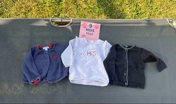 Lot 2 gilets 1 sweat