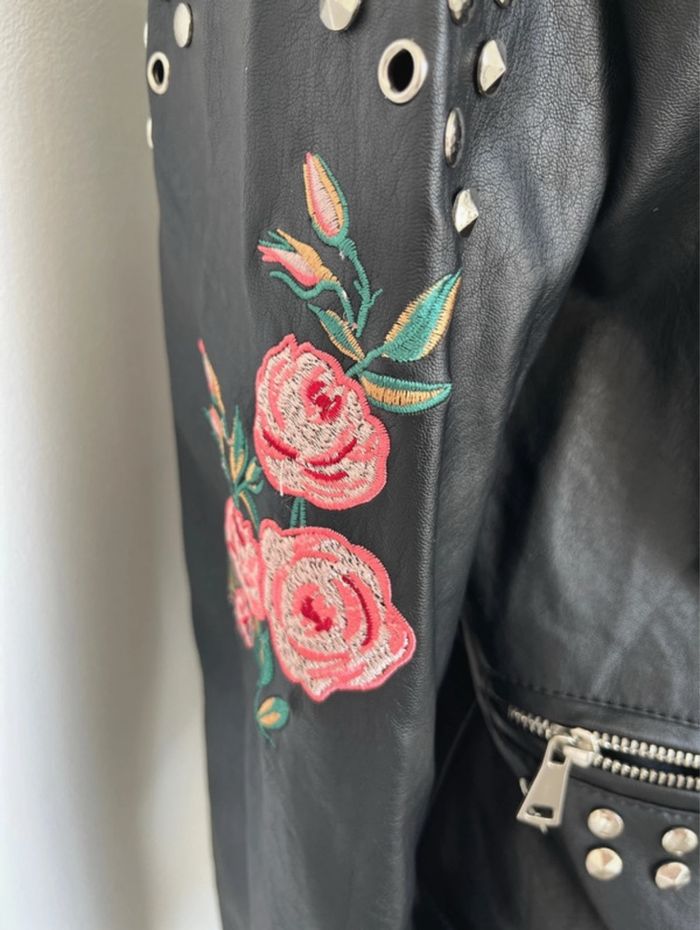 Splendide perfecto noir avec clous et broderies - photo numéro 5