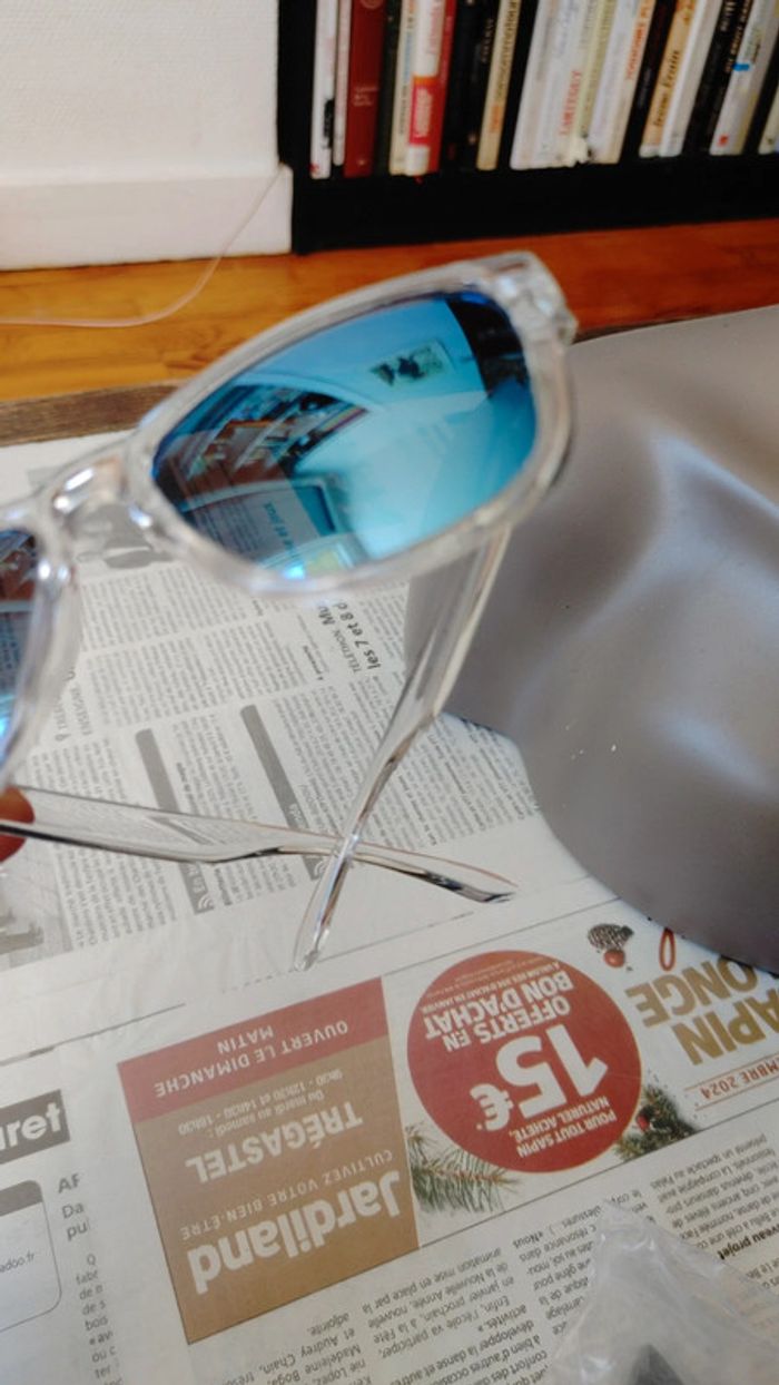 Lunettes de soleil monture transparente glace bleu - photo numéro 5