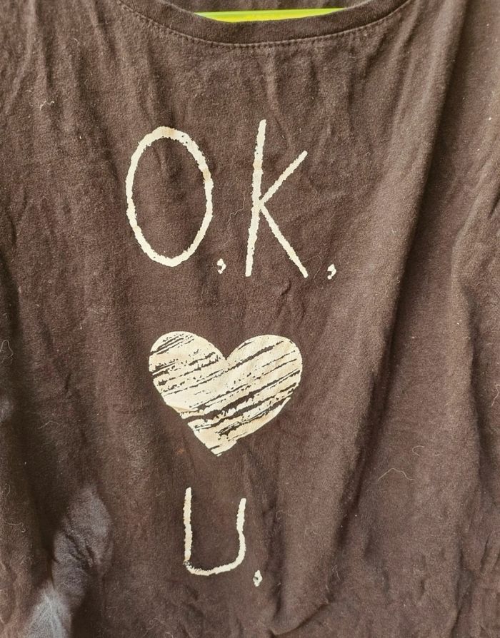 T-shirt manche courte coupe au épaule noir avec dessin - photo numéro 2