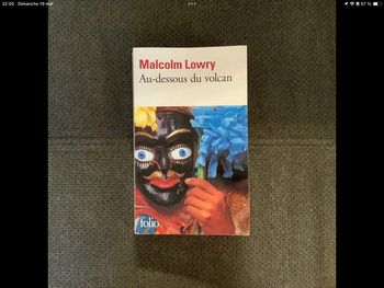 Livre au dessous du volcan