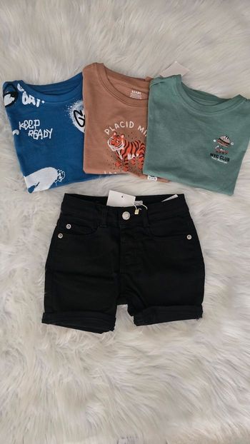 Neufs💙😍🤩 teeshirts mc et short 4 ans garçon🤩😍💙💙💙