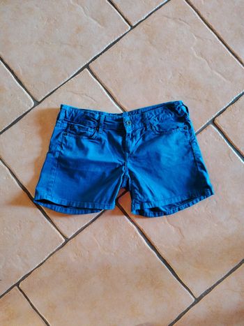 Short bleu
