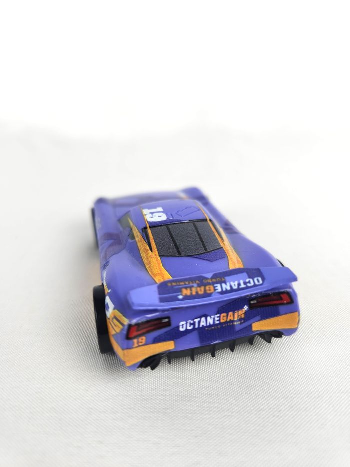 Voiture Figurine Danny Swervez Disney Pixar Cars - photo numéro 3