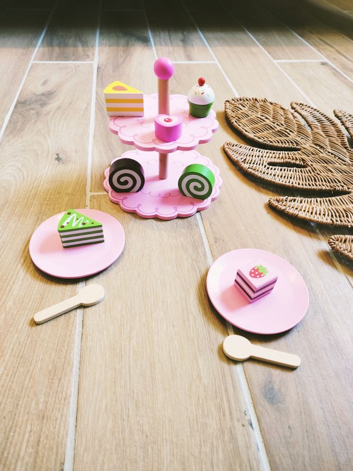 🍰Dinette stand présentoir avec gateaux/pâtisseries et vaisselles en bois