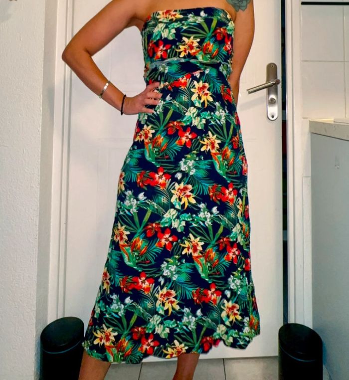 Robe bustier fleuris en très bon état taille 36 - photo numéro 3