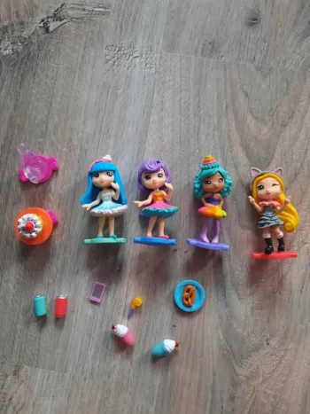 Lot 4 figurines 'Party Popteenies '