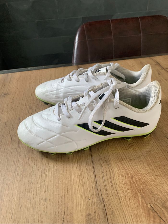 Chaussures de football Adidas - pointure 34 - photo numéro 4