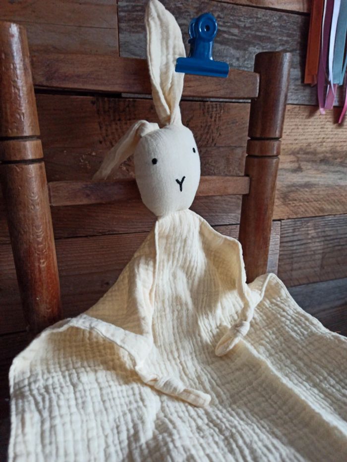Doudou lapin gaze de coton blanc cassé neuf - photo numéro 3