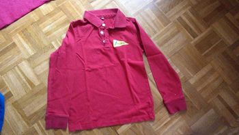 Polo  rouge  T  7/8A tres bon  etat