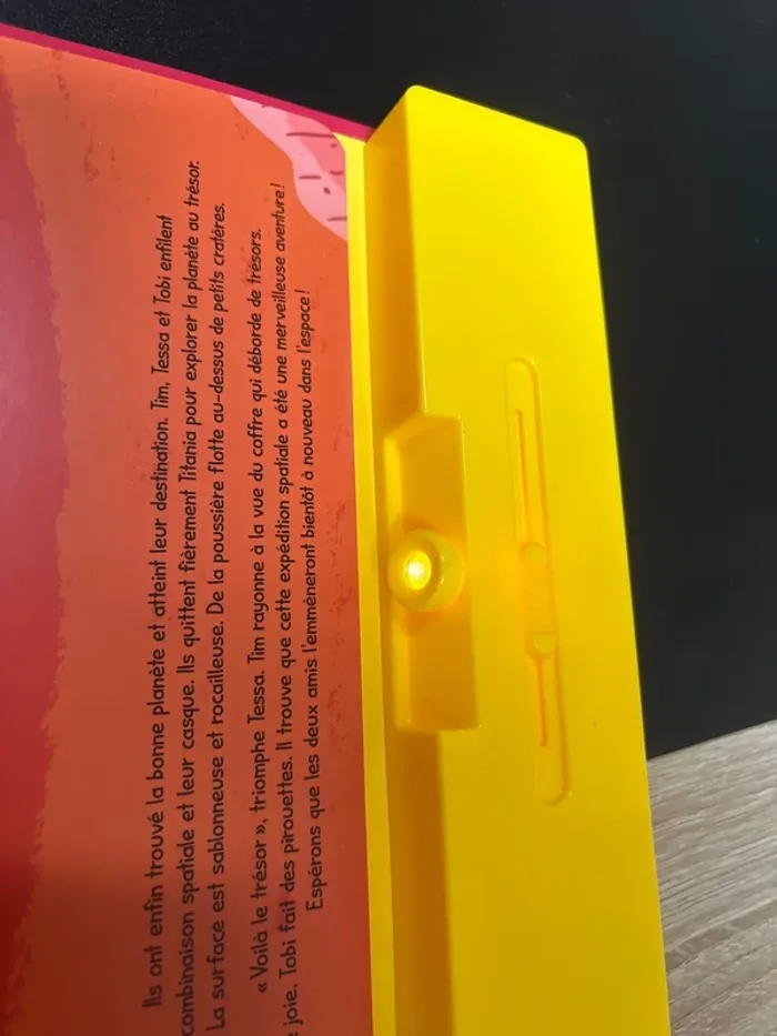 Mon livre projecteur chasse au trésor dans l’espace - photo numéro 3