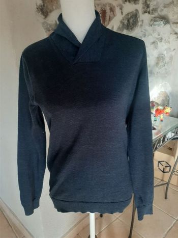 Pull longueur 64 cm.