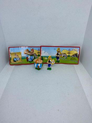 Lot de 2 surprises kinder asterix au service de sa majesté TR111 et TR113