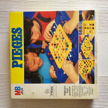 MB Jeux – PIÈGES (édition française) – complet – 2 à 4 joueurs – dès 7 ans