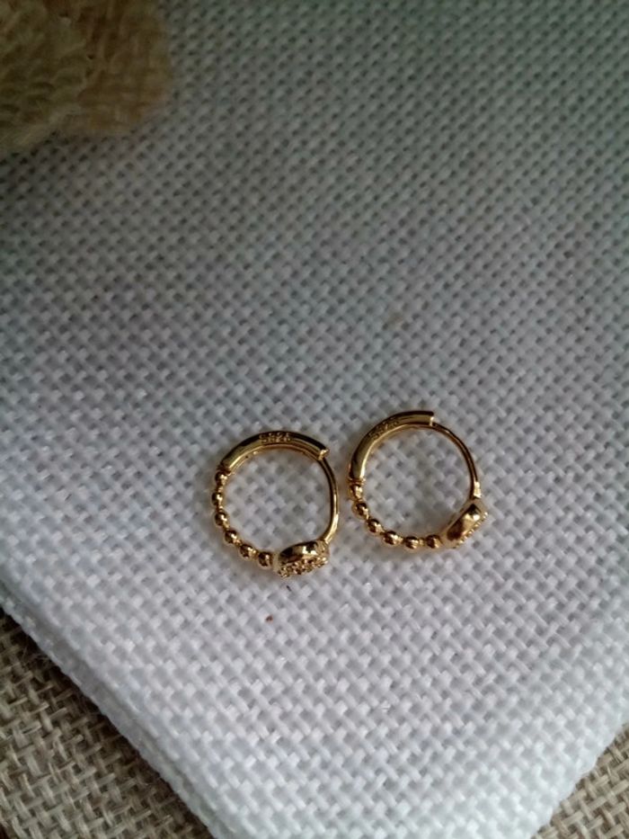 Petites créoles zircons bleus plaquées or - photo numéro 3