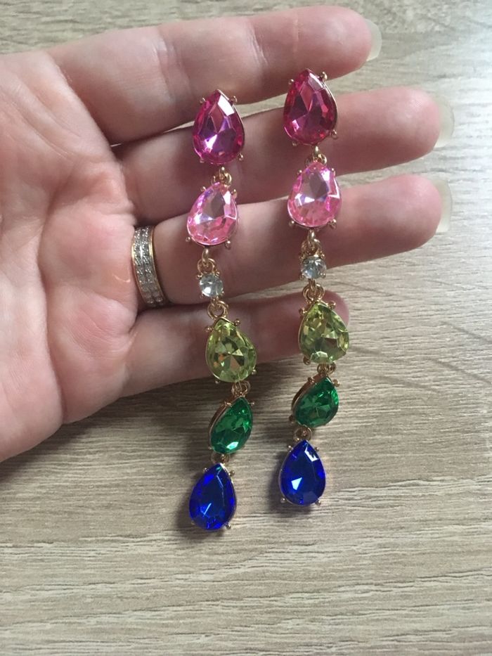 Boucles d’oreilles pendantes NEUVES pour femme avec pierres multicolores