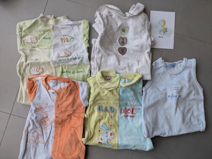 Lot 5 pyjamas velours 3 mois - photo numéro 2