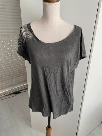 T shirt gris avec perles bershka taille L
