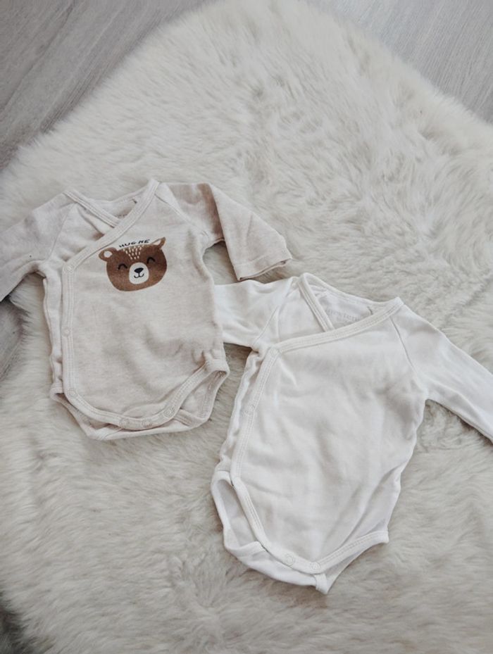 Lot 2 bodys 1 mois