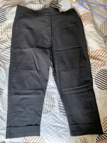 Pantacourt noir taille 42-44