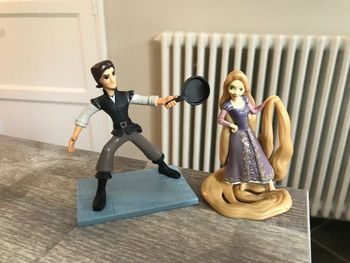 Figurine princesse raiponce et flynn rider disney