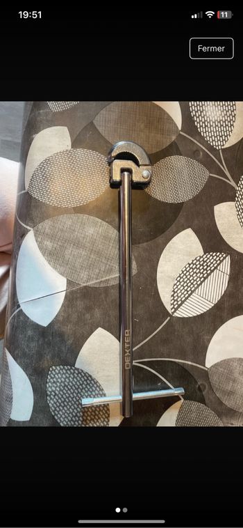 Clef pour dévisser la plomberie