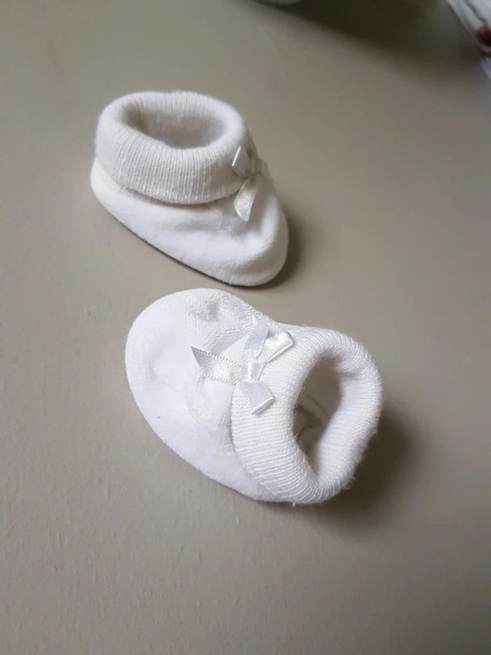 Chaussons bébé blanc avec nœud