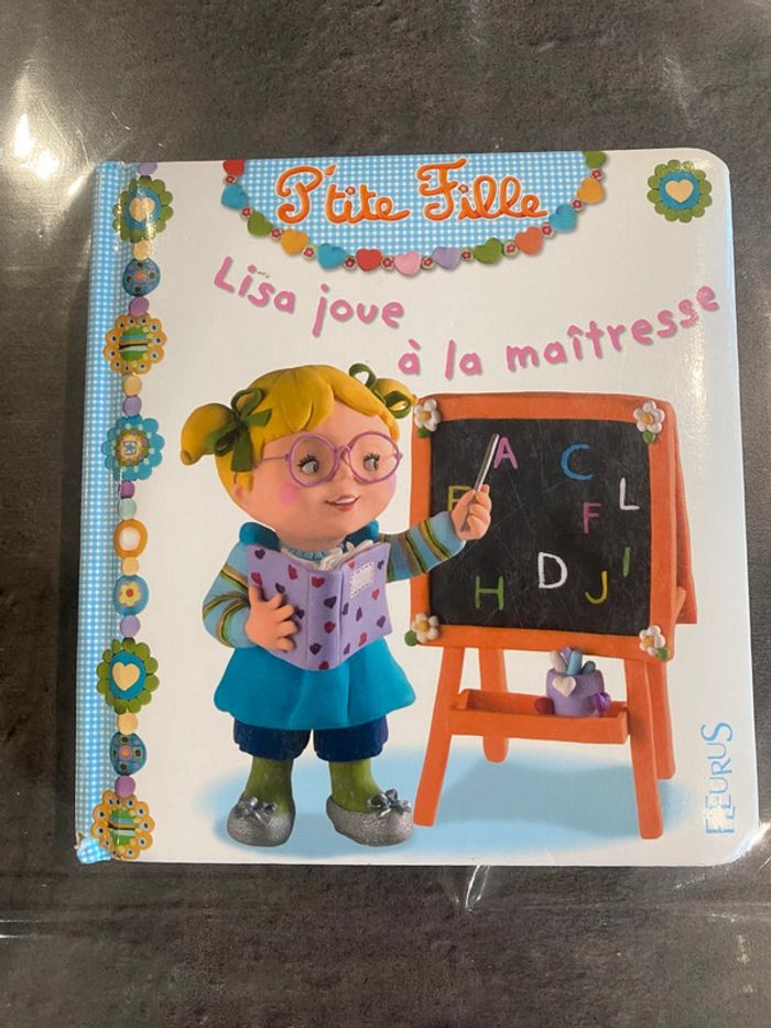 Livre Lisa joue à la maîtresse