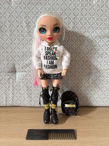 Poupée Amaya Raine "Rainbow High"