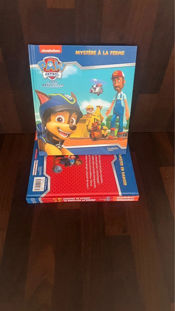livre pat patrouille  mystère a la ferme  en parfait état édition hachette jeunesse