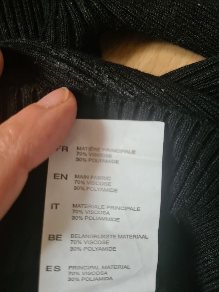 Pull noir épaules dénudées / Taille S - photo numéro 3