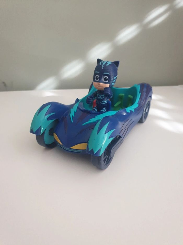 Voiture pijamasque